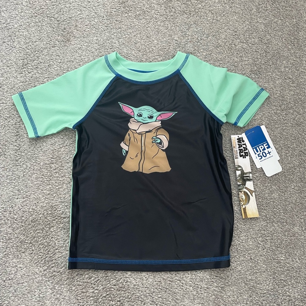 New Star Wars Mandalorian boys pullover rash guard